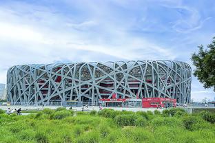 太阳报：AI绘制曼联新球场设想图，三层看台容纳8-9万人